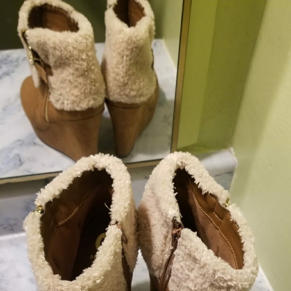 G by Guess Faux Fur Lined Suede Wedge Ankle Boots - Picture 7 of 8